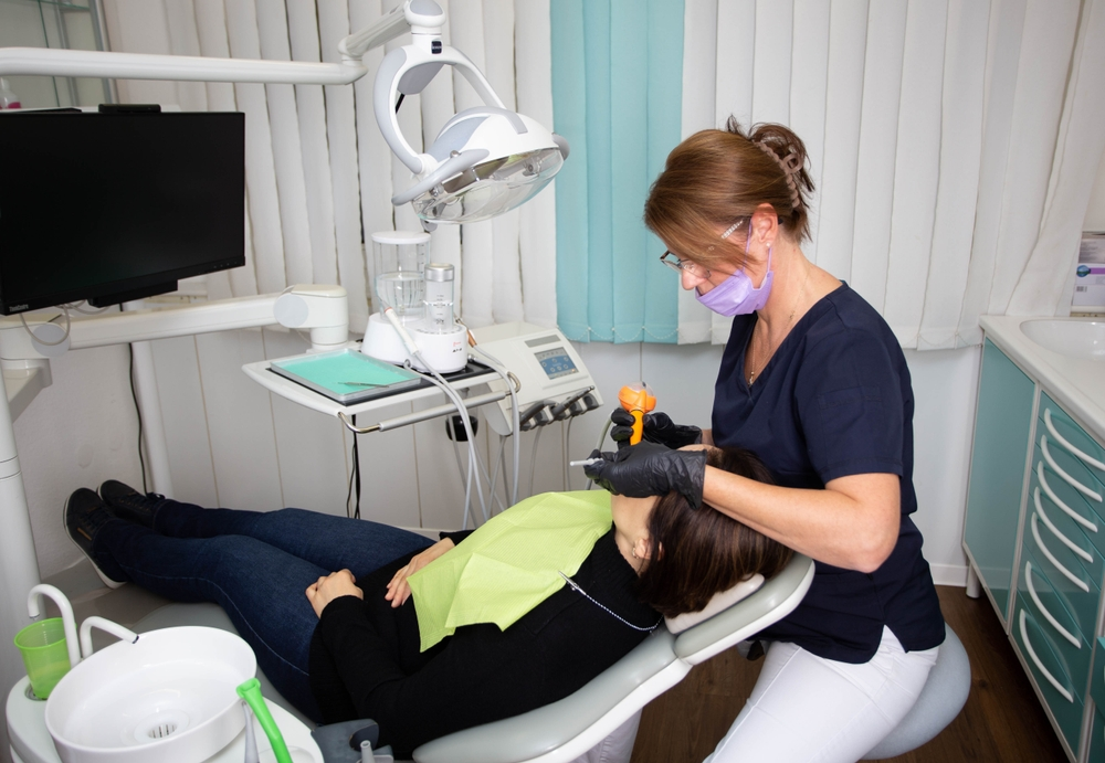 Demonstration of how all-on-4 implants provide a great option to restore function and aesthetics for patients with missing teeth.
